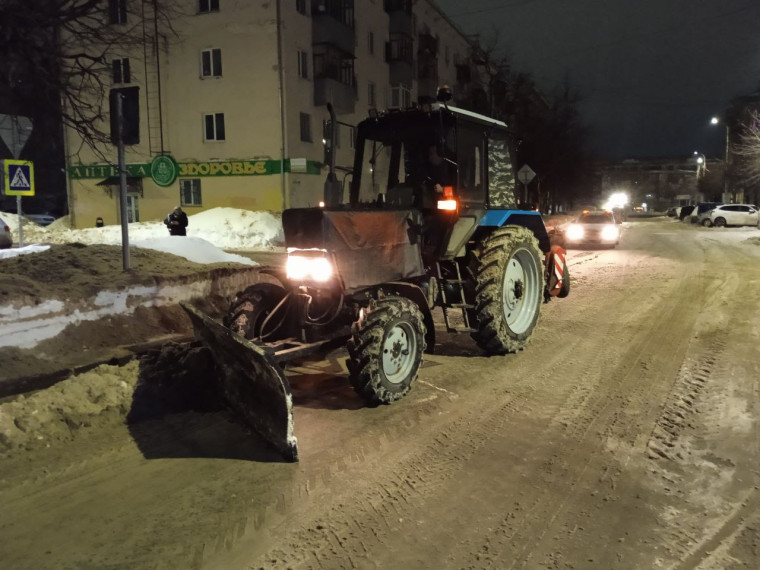 В ночь с 29 февраля на 1 марта в работах по уборке дорог города Иванова были задействованы 70 единиц спецтехники. В ночь с 29 февраля на 1 марта в работах по уборке дорог города Иванова были задействованы 70 единиц спецтехники.