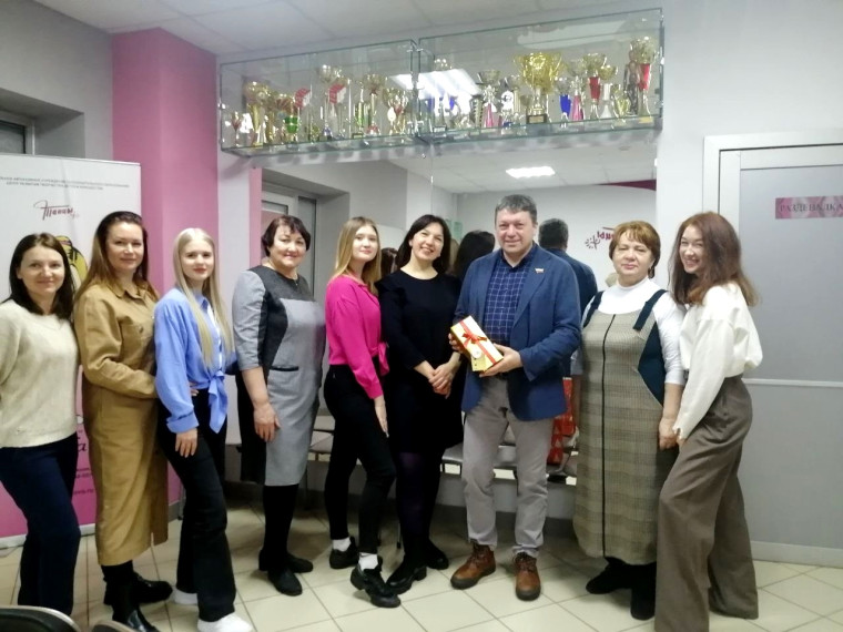Депутат Александр Масленников встретился с коллективом центра «Танцы+». Депутат Александр Масленников встретился с коллективом центра «Танцы+».