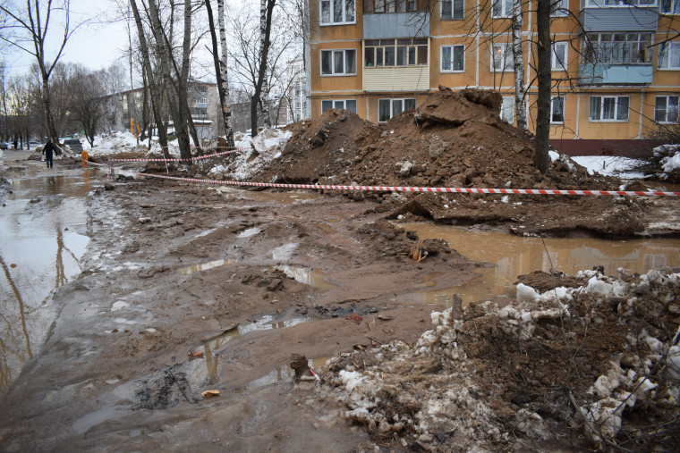 В районе улицы Шубиных произошло повреждение водовода. В районе улицы Шубиных произошло повреждение водовода.