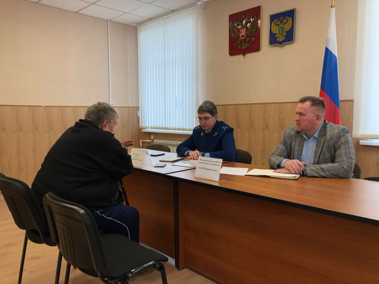 В прокуратуре Ленинского района прошел тематический прием граждан по вопросам ЖКХ. В прокуратуре Ленинского района прошел тематический прием граждан по вопросам ЖКХ.