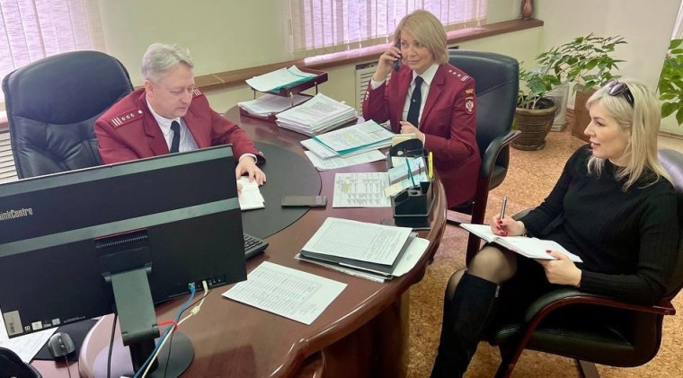 В областном центре провели «горячую линию» по вопросам защиты прав потребителей. В областном центре провели «горячую линию» по вопросам защиты прав потребителей.