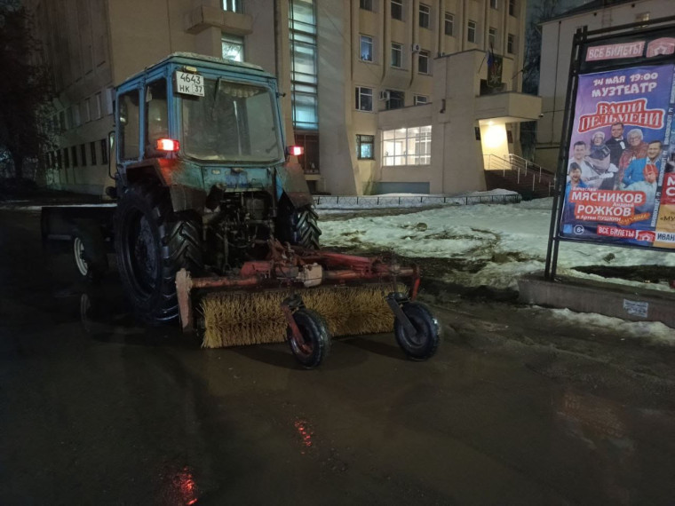 В ночь с 24 на 25 марта в работах по уборке города были задействованы 43 единицы спецтехники. В ночь с 24 на 25 марта в работах по уборке города были задействованы 43 единицы спецтехники.