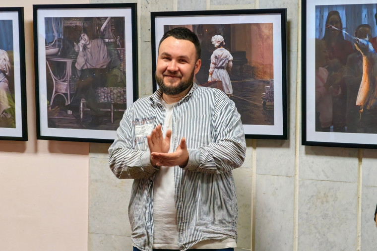 В Ивановском музыкальном театре открылась фотовыставка «Закулисье» ивановского фотографа Сергея Силкина. В Ивановском музыкальном театре открылась фотовыставка «Закулисье» ивановского фотографа Сергея Силкина.