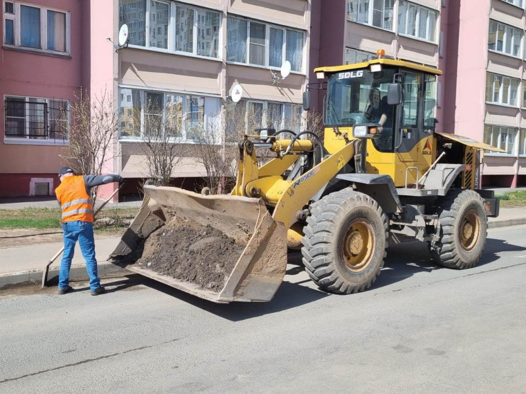 Продолжается уброка сезонного смёта на дорогах. Продолжается уброка сезонного смёта на дорогах.
