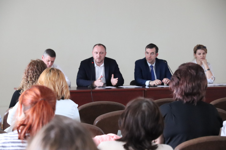 С председателями ТОС обсудили организацию субботников. С председателями ТОС обсудили организацию субботников.