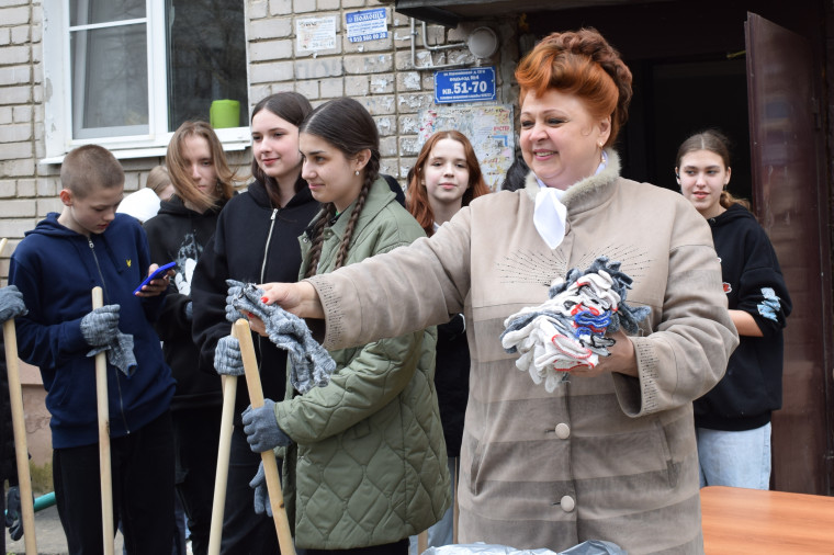 Жители ТОСа «Меланжист» привели в порядок придомовую территорию. Жители ТОСа «Меланжист» привели в порядок придомовую территорию.