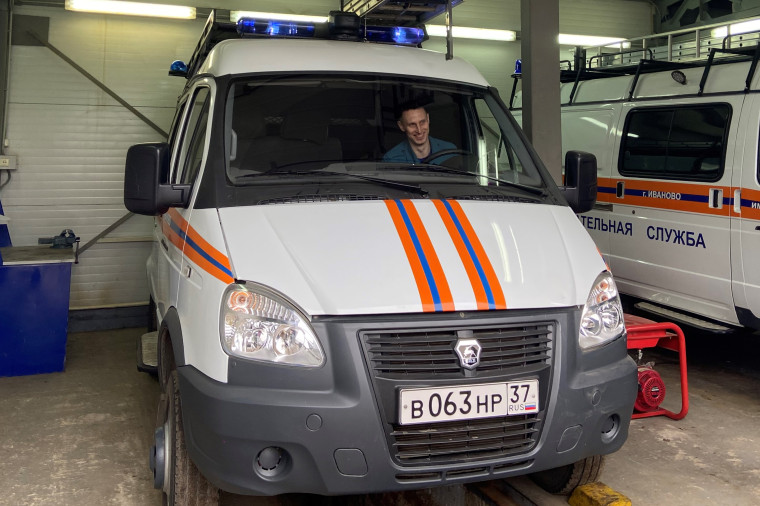 Спасатели подготовили служебный автомобиль к летнему сезону. Спасатели подготовили служебный автомобиль к летнему сезону.
