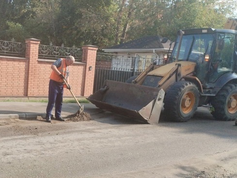 5 сентября работы по уборке города продолжат 20 единиц техники и 71 дорожный рабочий. 5 сентября работы по уборке города продолжат 20 единиц техники и 71 дорожный рабочий.