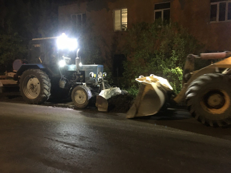 В ночь с 13 на 14 мая в работах по уборке города были задействованы 19 единиц спецтехники. В ночь с 13 на 14 мая в работах по уборке города были задействованы 19 единиц спецтехники.