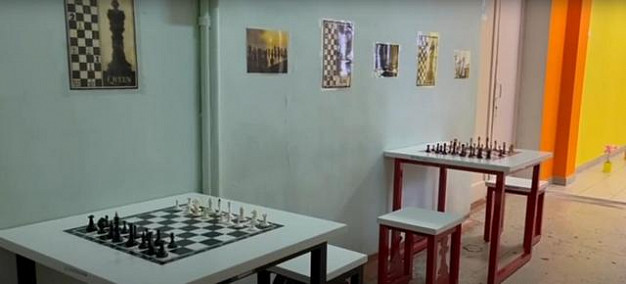 В средней школе № 15 появился «шахматный» коридор. В средней школе № 15 появился «шахматный» коридор.