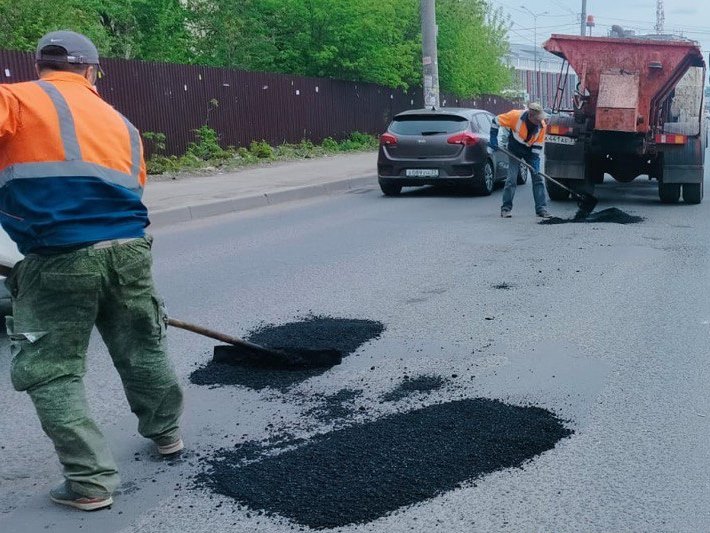 Ямочный ремонт запланирован на улицах Богдана Хмельницкого, Большая Воробьевская, Велижская и Багаева. Ямочный ремонт запланирован на улицах Богдана Хмельницкого, Большая Воробьевская, Велижская и Багаева.