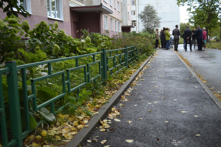 У дома 16 на Кохомском шоссе завершили ремонт двора. У дома 16 на Кохомском шоссе завершили ремонт двора.