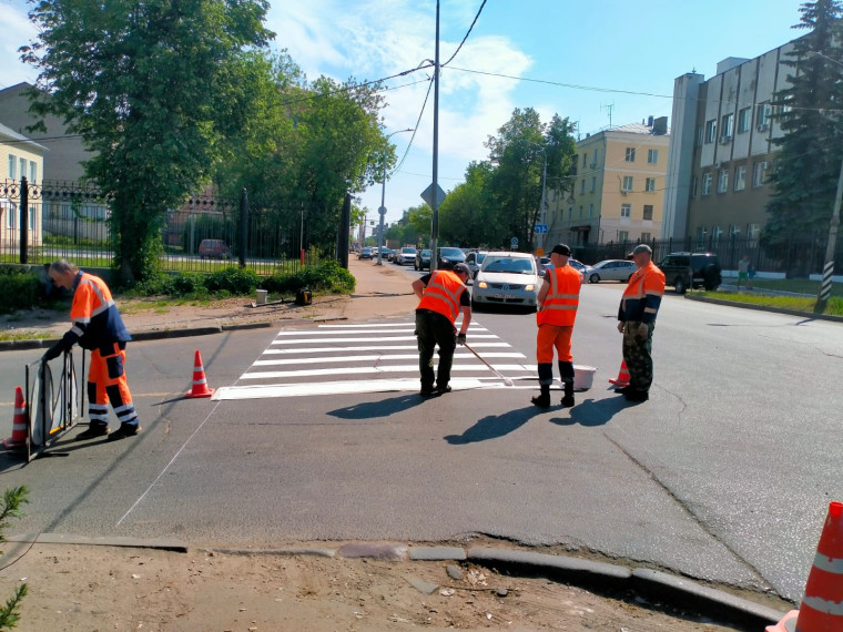 В Иванове продолжаются работы по обновлению разметки пешеходных переходов. В Иванове продолжаются работы по обновлению разметки пешеходных переходов.