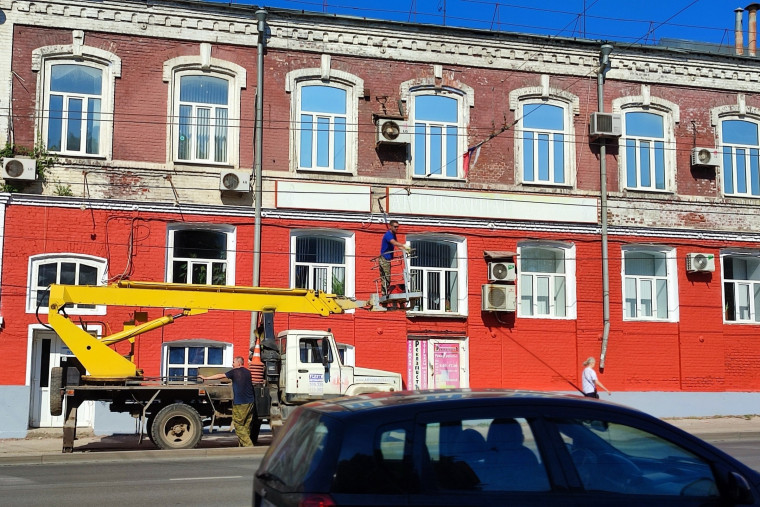 В Иванове демонтировали незаконные вывески. В Иванове демонтировали незаконные вывески.