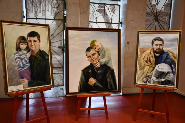 В Иванове открылась выставка портретов «Мой Герой», посвященная участникам СВО. В Иванове открылась выставка портретов «Мой Герой», посвященная участникам СВО.