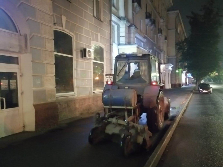 В ночь с на 12 на 13 сентября на в работах по уборке дорог города были задействованы восемь единиц спецтехники. В ночь с на 12 на 13 сентября на в работах по уборке дорог города были задействованы восемь единиц спецтехники.