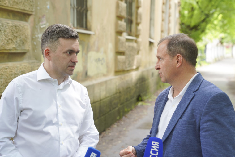 Администрация города Иванова до 1 августа представит системное решение проблемы содержания контейнерных площадок. Администрация города Иванова до 1 августа представит системное решение проблемы содержания контейнерных площадок.