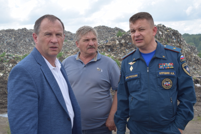 Александр Шаботинский создал штаб по ликвидации горения на полигоне ТБО «Залесье». Александр Шаботинский создал штаб по ликвидации горения на полигоне ТБО «Залесье».