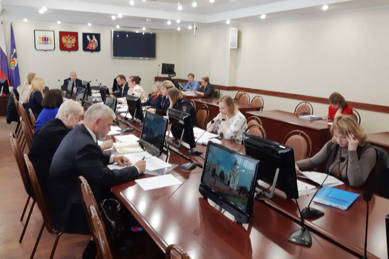 В мэрии состоялось заседание комиссии по делам несовершеннолетних и защите их прав по Октябрьскому району. В мэрии состоялось заседание комиссии по делам несовершеннолетних и защите их прав по Октябрьскому району.