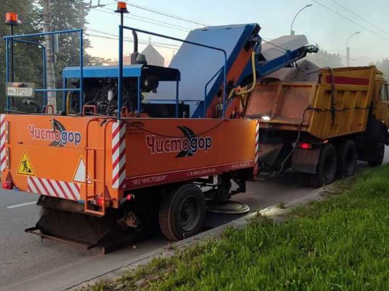 В ночь с 15 на 16 августа в работах по уборке города были задействованы десять единиц спецтехники. В ночь с 15 на 16 августа в работах по уборке города были задействованы десять единиц спецтехники.