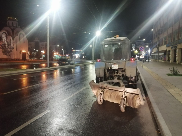 В ночь с 26 на 27 сентября на в работах по уборке были задействованы 14 единиц спецтехники. В ночь с 26 на 27 сентября на в работах по уборке были задействованы 14 единиц спецтехники.