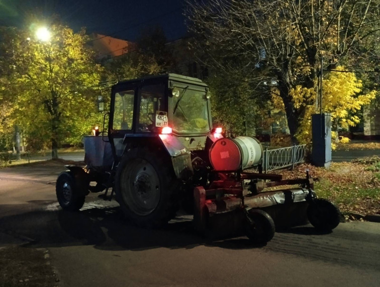В ночь с 2 на 3 октября на в работах по уборке дорог были задействованы 11 единиц спецтехники. В ночь с 2 на 3 октября на в работах по уборке дорог были задействованы 11 единиц спецтехники.