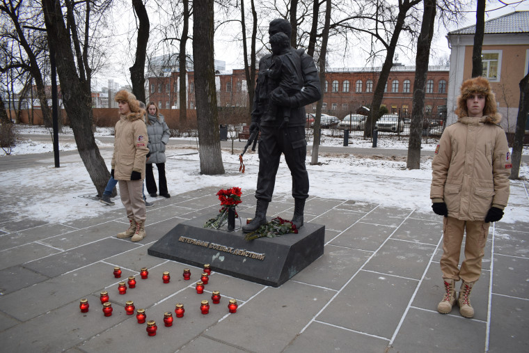 В Иванове прошла традиционная молодежная акция «Свеча памяти». В Иванове прошла традиционная молодежная акция «Свеча памяти».