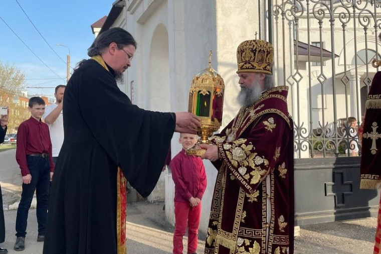 Встреча Благодатного огня и Пасхальная вечерня в Успенском кафедральном соборе г. Иваново. Встреча Благодатного огня и Пасхальная вечерня в Успенском кафедральном соборе г. Иваново.