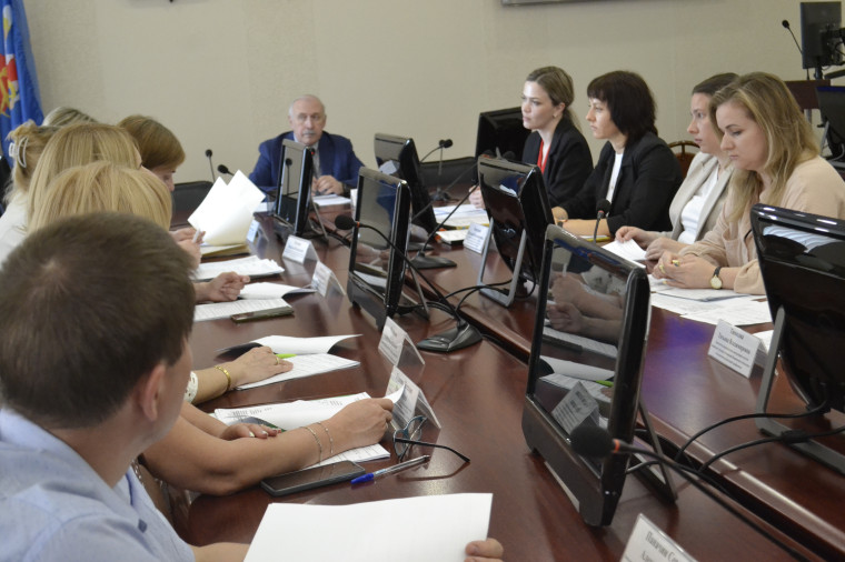 В мэрии прошло заседание рабочей группы по противодействию нелегальной занятости. В мэрии прошло заседание рабочей группы по противодействию нелегальной занятости.