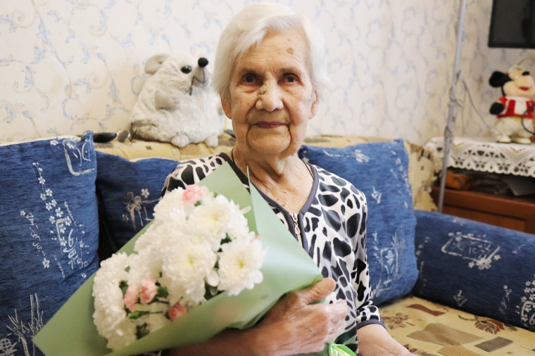 В Иванове со 100-летним юбилеем поздравили Ангелину Алексеевну Быкову. В Иванове со 100-летним юбилеем поздравили Ангелину Алексеевну Быкову.