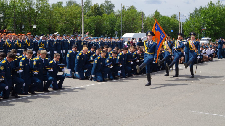 В Ивановской пожарно-спасательной академии ГПС МЧС России прошел юбилейный выпуск. В Ивановской пожарно-спасательной академии ГПС МЧС России прошел юбилейный выпуск.
