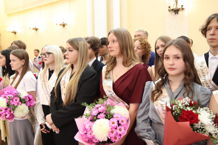 В ивановских школах проходят выпускные. В ивановских школах проходят выпускные.