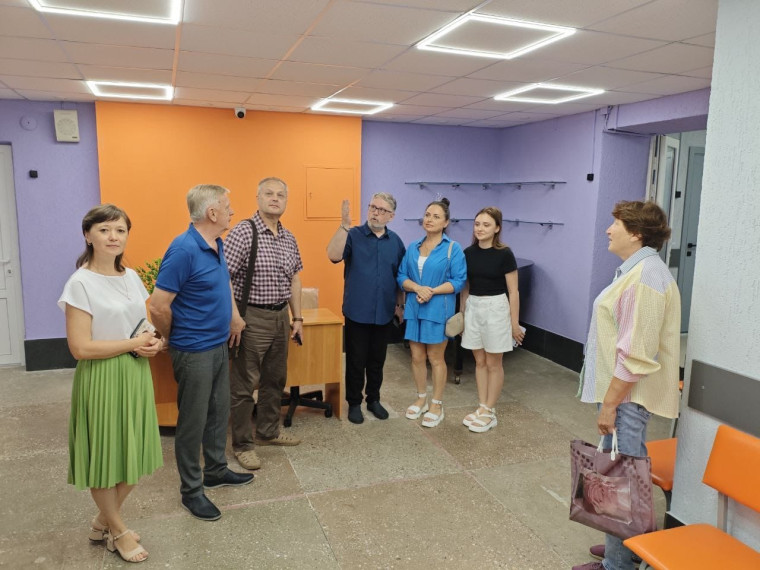 В школах города продолжается подготовка к новому учебному году. В школах города продолжается подготовка к новому учебному году.