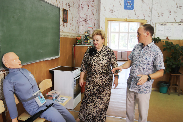В школу № 66 поступили новые учебники и оборудование для уроков труда и ОБЗР. В школу № 66 поступили новые учебники и оборудование для уроков труда и ОБЗР.