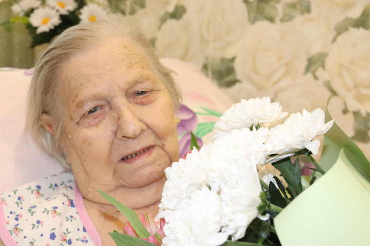 В Иванове 100-летний юбилей отмечает ветеран ВОВ (труженик тыла) Абрамова Зинаида Яковлевна. В Иванове 100-летний юбилей отмечает ветеран ВОВ (труженик тыла) Абрамова Зинаида Яковлевна.