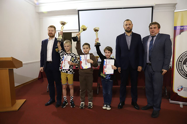 Юные ивановские шахматисты успешно выступили на Первенстве ЦФО. Юные ивановские шахматисты успешно выступили на Первенстве ЦФО.