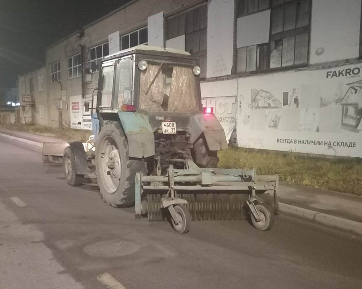 В ночь с 8 на 9 ноября в работах по уборке дорог города Иванова были задействованы 18 единиц спецтехники. В ночь с 8 на 9 ноября в работах по уборке дорог города Иванова были задействованы 18 единиц спецтехники.