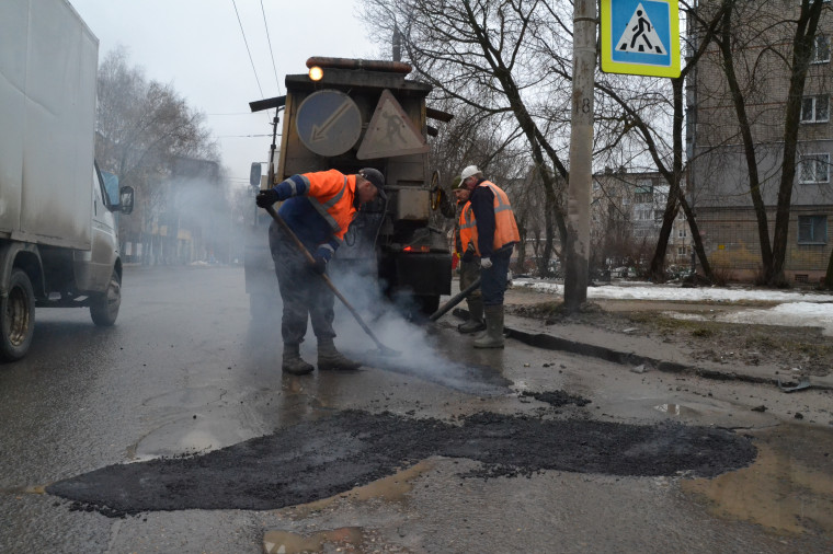 Ямочный ремонт дорог запланирован на улицах Маршала Василевского, Огнеборцев, проспекте Строителей, переулке улиц Кузнецова и Сахарова. Ямочный ремонт дорог запланирован на улицах Маршала Василевского, Огнеборцев, проспекте Строителей, переулке улиц Кузнецова и Сахарова.