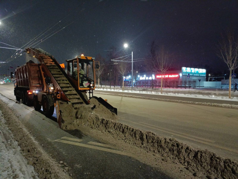 В Иванове приступили к вывозу снега с улиц города. В Иванове приступили к вывозу снега с улиц города.