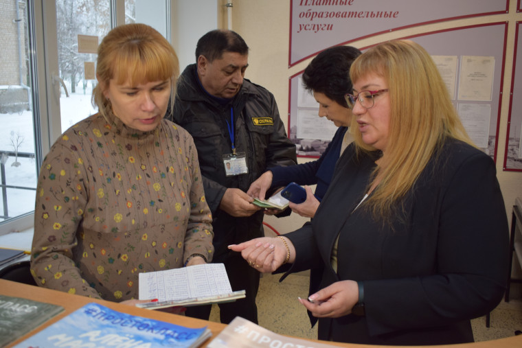 В школах Иванова проходят общественные мониторинги по вопросам обеспечения безопасности учащихся. В школах Иванова проходят общественные мониторинги по вопросам обеспечения безопасности учащихся.