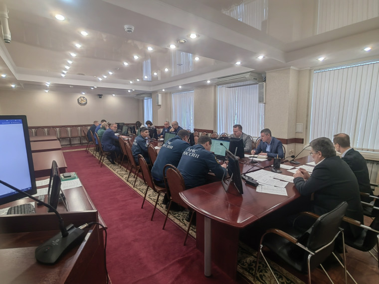 На заседании городской комиссии по ГО и ЧС обсудили меры по очистке города от последствий снегопада. На заседании городской комиссии по ГО и ЧС обсудили меры по очистке города от последствий снегопада.