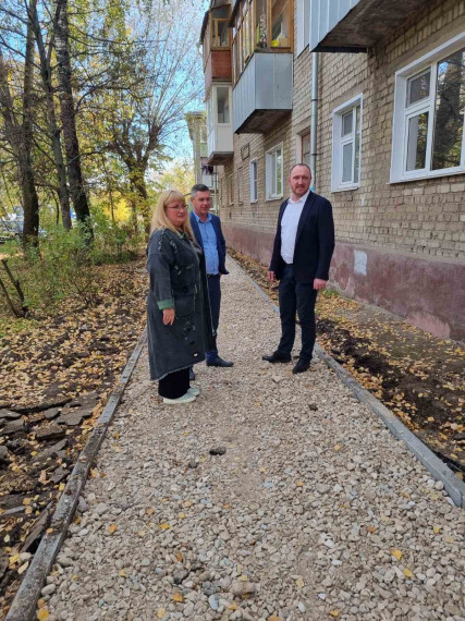 Депутаты проверили строительство тротуаров на ул. 1-я Лагерная.