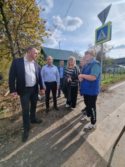 Депутаты проверили строительство тротуаров на ул. 1-я Лагерная.