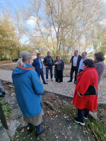 Депутаты проверили строительство тротуаров на ул. 1-я Лагерная.